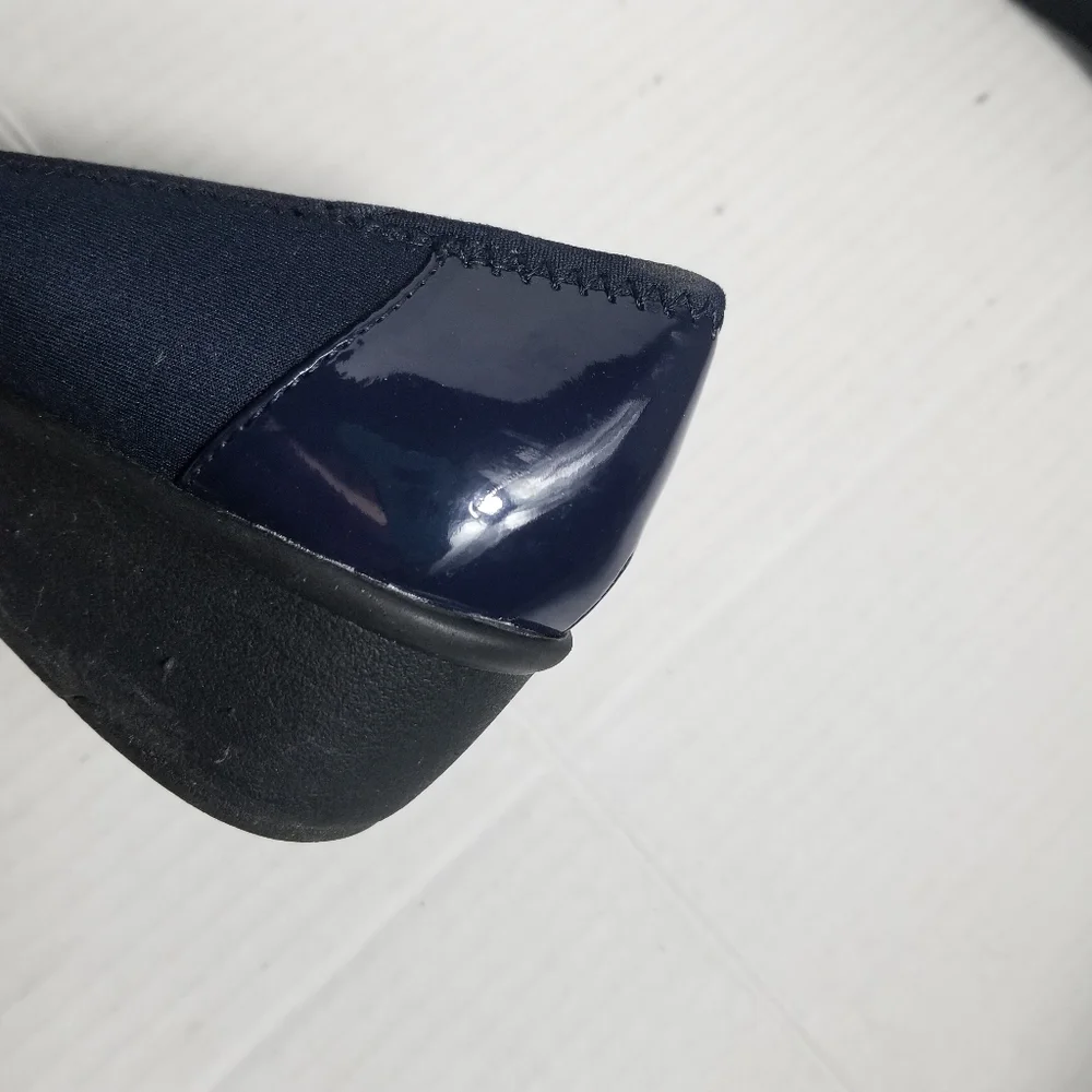 ANNE KLEIN SMALL WEDGE BLUE SHOE SIZE 6.5